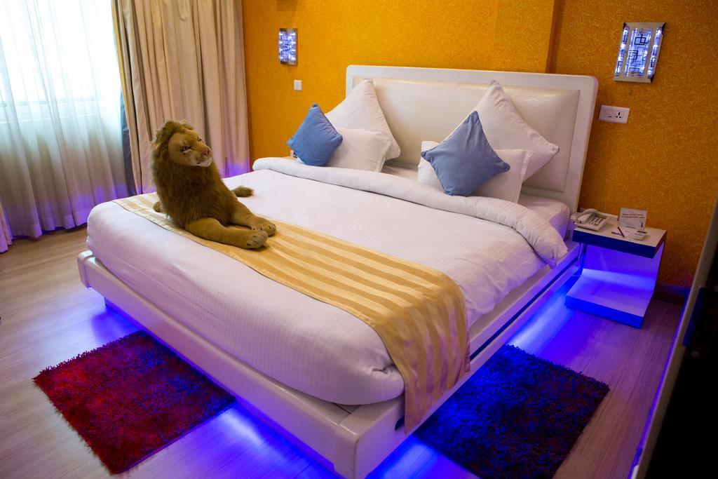รอยัล เพนกวิน บูทิก โฮเต็ล แอนด์ สปา Hotel กาฐมาณฑุ ภายนอก รูปภาพ